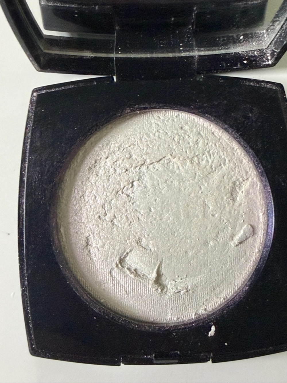 Chanel poudre lumière highlight powder in shade 40 white opal - Picture 3 of 7